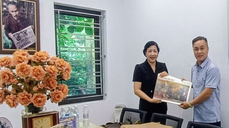 Hiệu trưởng Trường trung học phổ thông Nguyễn Trãi Đào Thị Tố Hoa cho biết, sẽ đưa tin trên trang thông tin của đoàn trường và khi tổng kết năm học sẽ giới thiệu ấn phẩm đặc biệt này trước toàn trường.