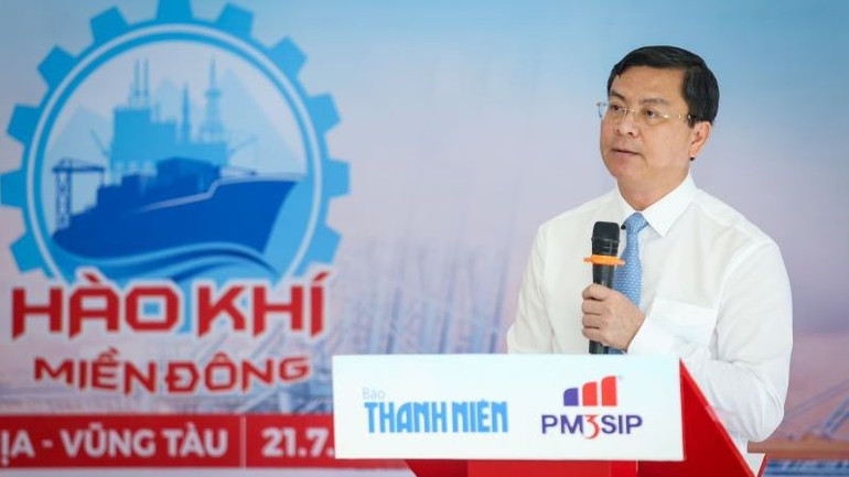 Ông Nguyễn Công Vinh, Phó Chủ tịch Ủy ban nhân dân tỉnh Bà Rịa-Vũng Tàu phát biểu tại Lễ phát động cuộc thi viết "Hào khí miền Đông".