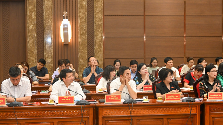 Đại diện các Ủy ban của Quốc hội, Văn phòng Quốc hội và các đại biểu dự buổi làm việc.