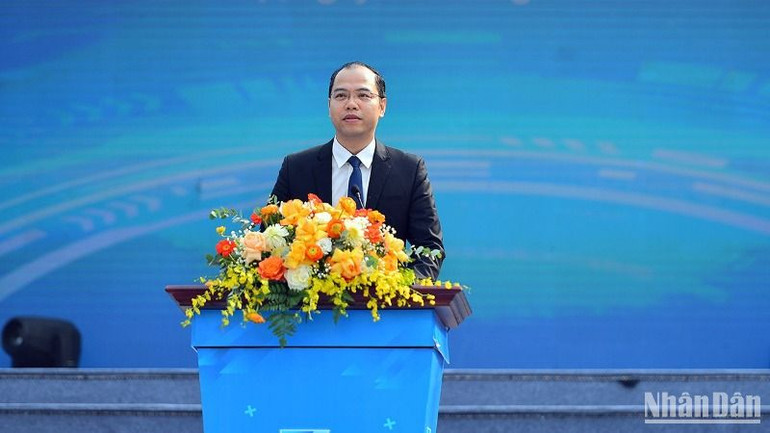 Đồng chí Nguyễn Tiến Hưng đọc diễn văn kỷ niệm tại Chương trình.