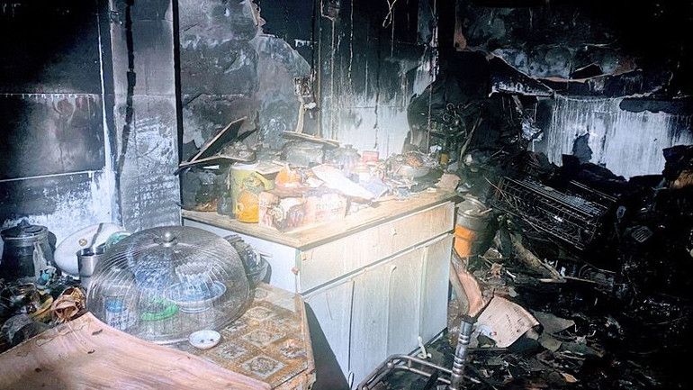 Hiện trường vụ cháy tại khu bếp tầng 1 ngôi nhà.