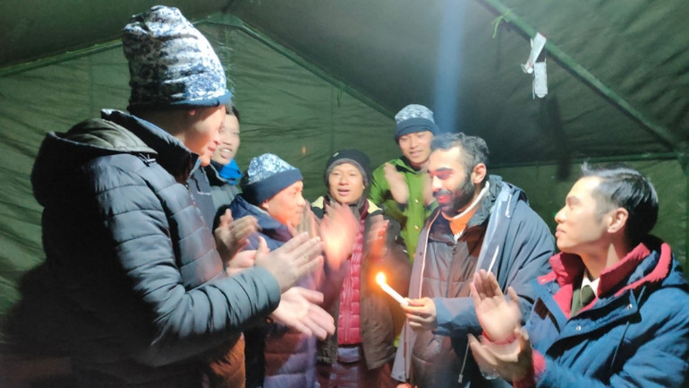 Ngọn nến sinh nhật người dân Thổ Nhĩ Kỳ tặng Đoàn. (Ảnh: Lực lượng cứu hộ, cứu nạn Đoàn Công an Việt Nam cung cấp) Ngọn nến sinh nhật người dân Thổ Nhĩ Kỳ tặng Đoàn. (Ảnh: Lực lượng cứu hộ, cứu nạn Đoàn Công an Việt Nam cung cấp)