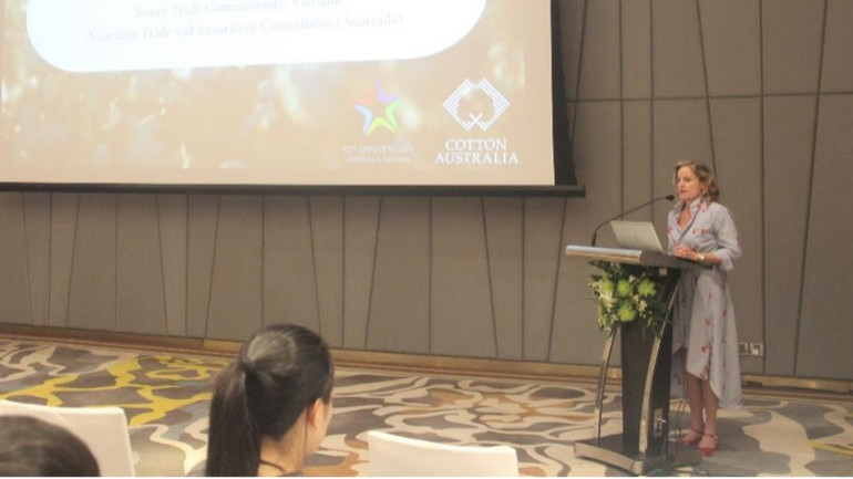 Bà Rebecca Ball, Tham tán Thương mại và Đầu tư Chính phủ Australia, phát biểu tại hội thảo.