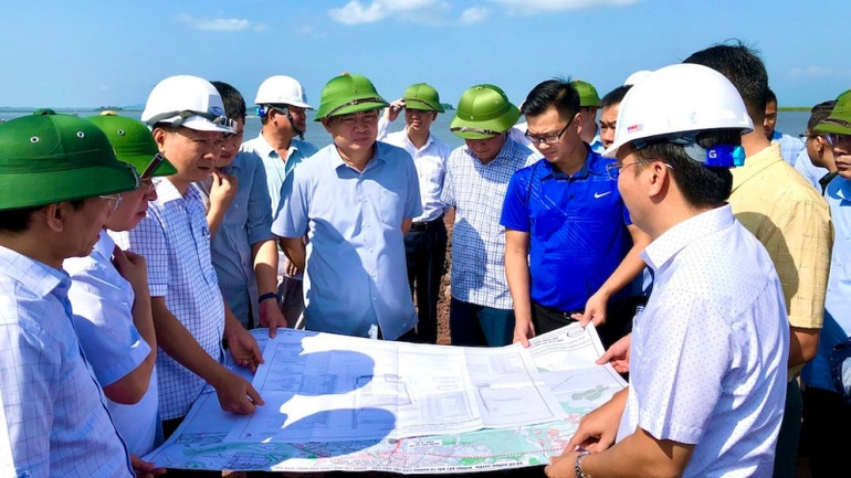 Lãnh đạo tỉnh Quảng Ninh kiểm tra tiến độ dự án cảng Vạn Ninh, thành phố Móng Cái.