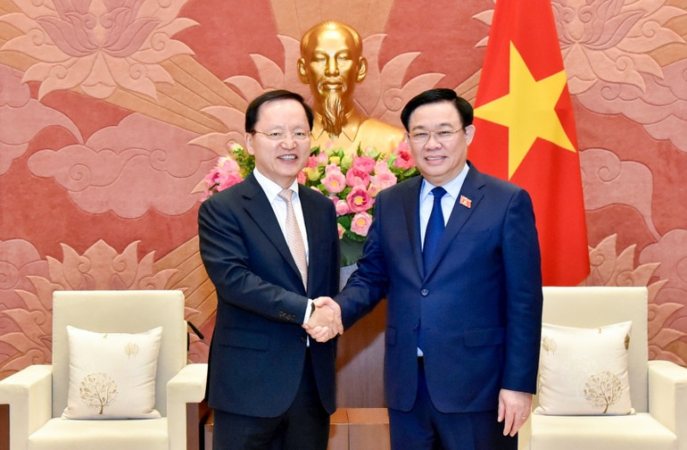 Chủ tịch Quốc hội Vương Đình Huệ tiếp ông Park Hark Kyu, Tổng Giám đốc phụ trách tài chính Tập đoàn Samsung.