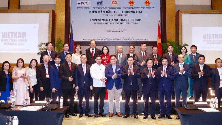 Các đại biểu chụp ảnh lưu niệm. (Ảnh: Doãn Tấn/TTXVN) Các đại biểu chụp ảnh lưu niệm. (Ảnh: Doãn Tấn/TTXVN)