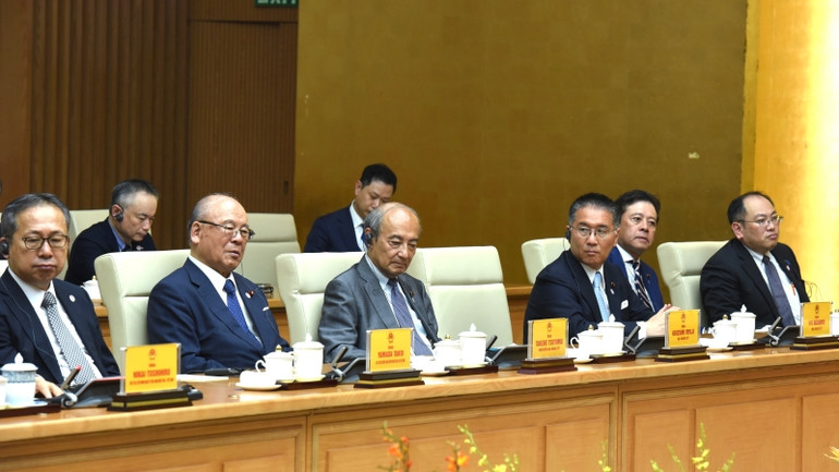 Các thành viên trong đoàn tham dự buổi tiếp.