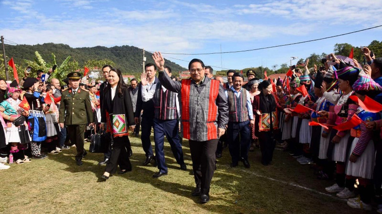 Thủ tướng Phạm Minh Chính tới dự Ngày hội Đại đoàn kết toàn dân tộc Liên khu dân cư tại xã Sà Dề Phìn. Thủ tướng Phạm Minh Chính tới dự Ngày hội Đại đoàn kết toàn dân tộc Liên khu dân cư tại xã Sà Dề Phìn.