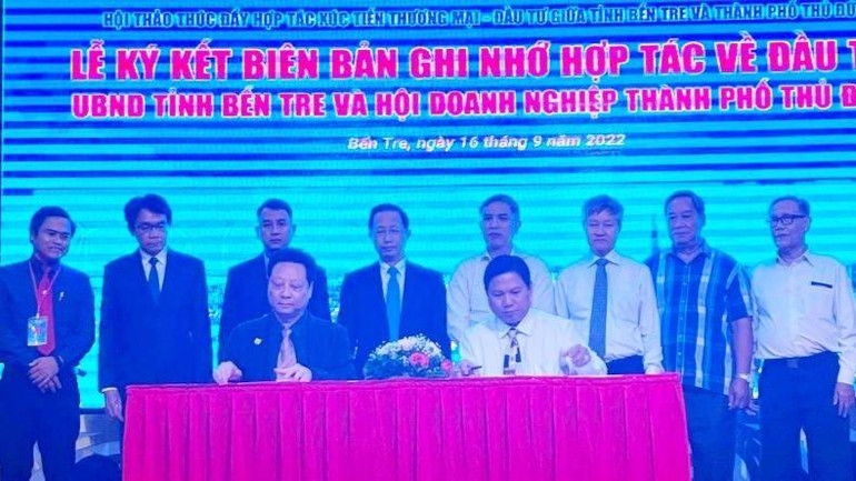 Lãnh đạo 2 địa phương ký bản ghi nhớ hợp tác đầu tư.