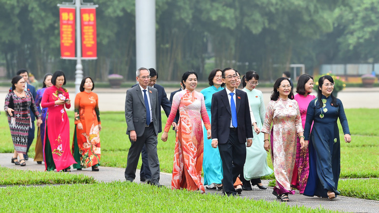 Các đại biểu Quốc hội đoàn Thành phố Hồ Chí Minh trước Lễ khai mạc Kỳ họp thứ 7, Quốc hội khóa XV.