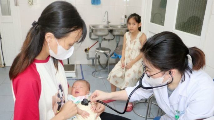 Viettel Bắc Giang tổ chức khám chữa bệnh miễn phí cho các bệnh nhi mắc bệnh về tim mạch.