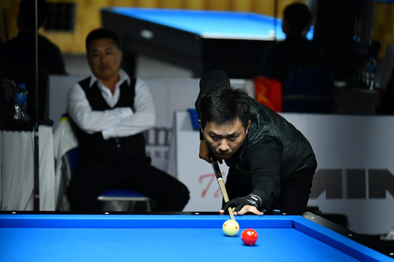 Tay cơ Đào Văn Ly (Đà Nẵng) giành thắng lợi trước Hồ Minh Trí (Vĩnh Long) tại vòng 2 nội dung Carom 3 băng đơn nam.