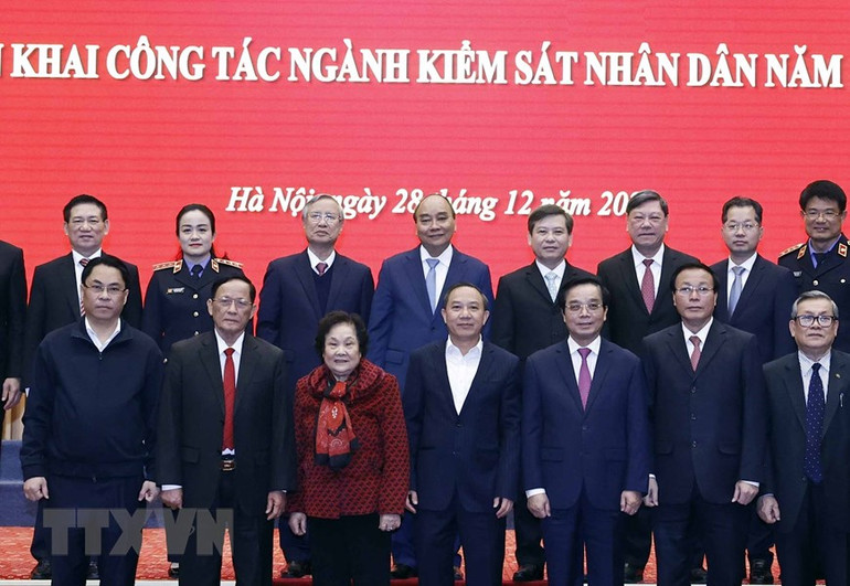 Chủ tịch nước Nguyễn Xuân Phúc với các đại biểu dự Hội nghị triển khai công tác ngành kiểm sát nhân dân năm 2023. (Ảnh: Thống Nhất/TTXVN)