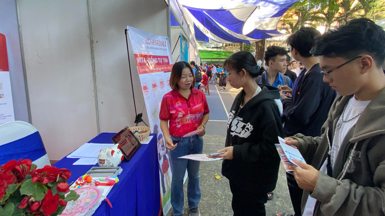 Ngày hội giới thiệu việc làm cho người lao động lớn nhất tại Thành phố Hồ Chí Minh dịp cuối năm. Ngày hội giới thiệu việc làm cho người lao động lớn nhất tại Thành phố Hồ Chí Minh dịp cuối năm.