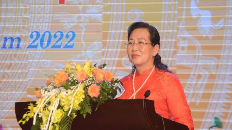 Đồng chí Lê Thị Thủy, Ủy viên Ban chấp hành Trung ương Đảng, Bí thư tỉnh ủy Hà Nam phát biểu tại Hội nghị.