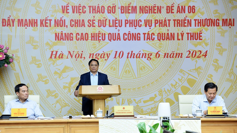 Thủ tướng chủ trì Hội nghị sơ kết 1 năm tháo gỡ "điểm nghẽn' trong triển khai Đề án 06 và đẩy mạnh kết nối, chia sẻ dữ liệu phục vụ phát triển thương mại điện tử.