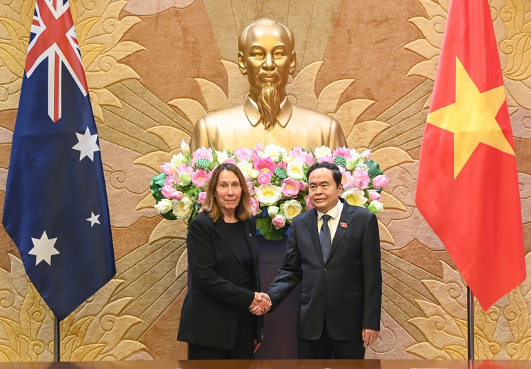 Chủ tịch Quốc hội Trần Thanh Mẫn và Chủ tịch Thượng viện Australia Sue Lines. (Ảnh: DUY LINH)