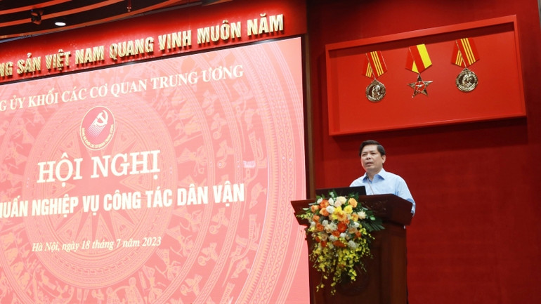 Đồng chí Nguyễn Văn Thể, Ủy viên Trung ương Đảng, Bí thư Đảng ủy Khối phát biểu tại Hội nghị.