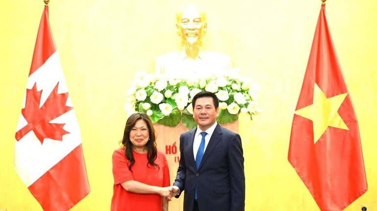 Bộ trưởng Công thương Nguyễn Hồng Diên và Bộ trưởng Phát triển kinh tế, Thương mại quốc tế và Xúc tiến xuất khẩu Canada Mary Ng.