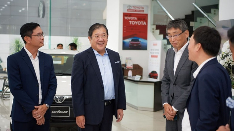 Đoàn Lãnh đạo Mitsui và Tasco làm việc tại showroom Toyota Long Biên - một trong 90 showroom thuộc hệ thống Tasco Auto.