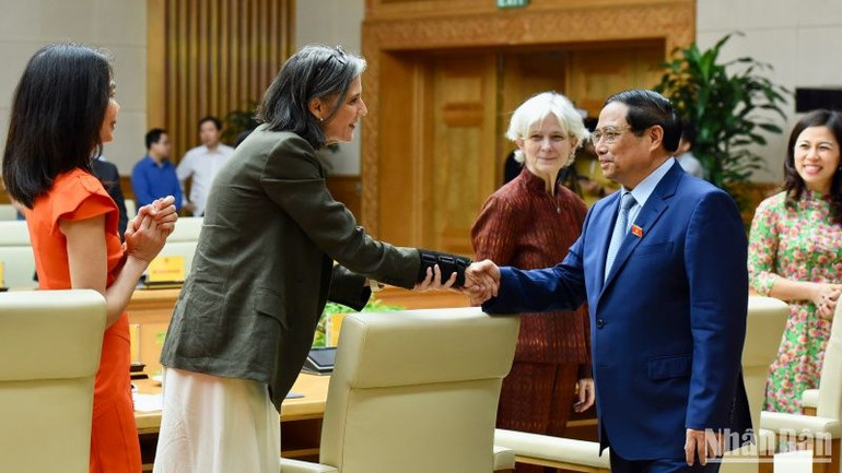 Thủ tướng Phạm Minh Chính với các đại biểu.