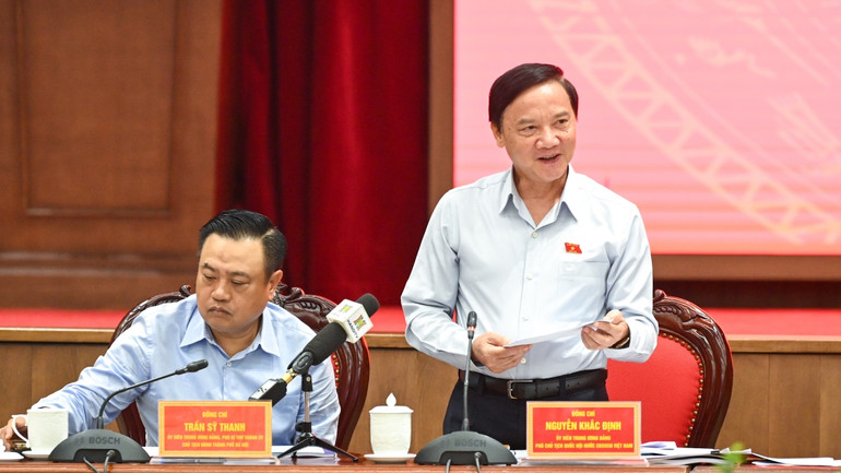 Phó Chủ tịch Quốc hội Nguyễn Khắc Định phát biểu tại buổi làm việc.