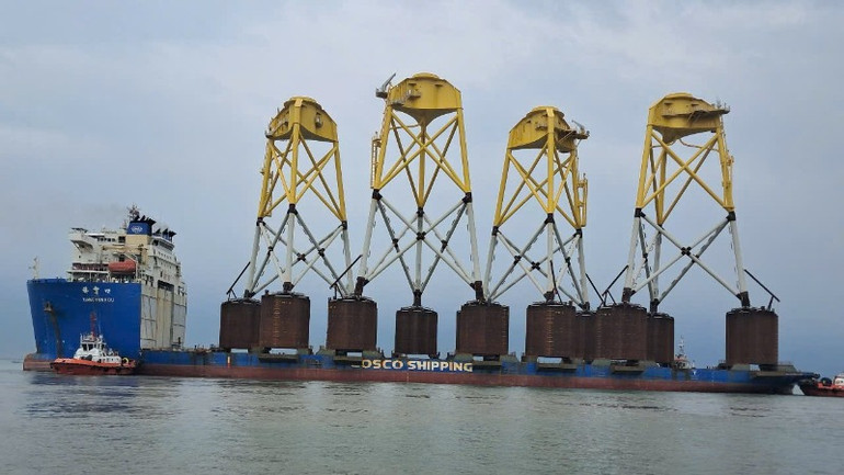 PTSC bàn giao lô 4 chân đế đầu tiên cho khách hàng.