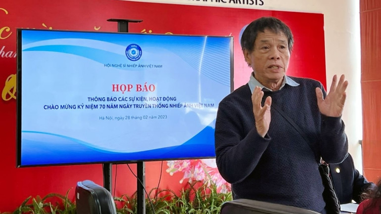 Nghệ sĩ nhiếp ảnh Vũ Huyến phát biểu về truyền thống của Nhiếp ảnh cách mạng Việt Nam.