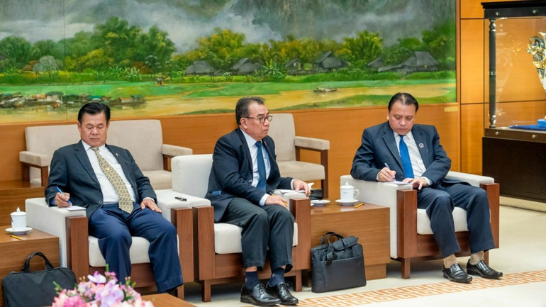 Các đại biểu Quốc hội Lào dự buổi tiếp. (Ảnh: DUY LINH)