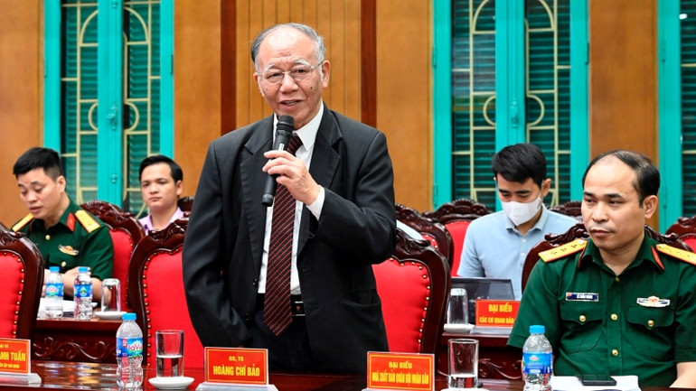 Giáo sư, Tiến sĩ Hoàng Chí Bảo chia sẻ kinh nghiệm xây dựng tác phẩm tham gia Cuộc thi viết “Bảo vệ nền tảng tư tưởng của Đảng trong tình hình mới”.