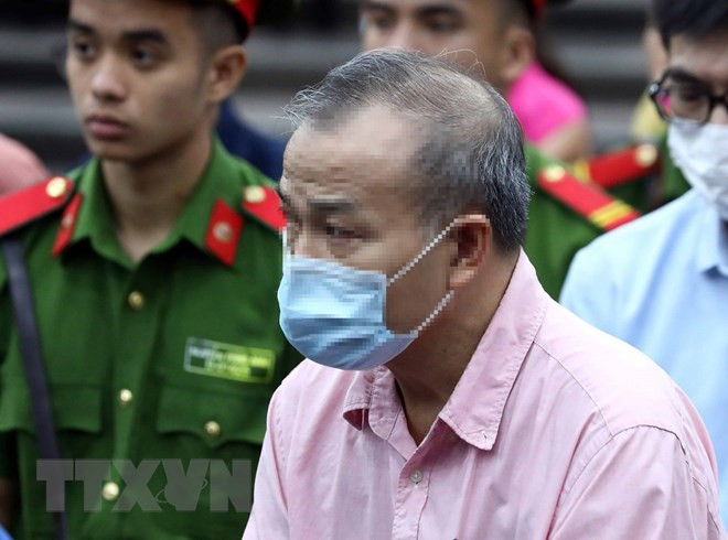 Bị cáo Vũ Hồng Nam, cựu Đại sứ Việt Nam tại Nhật Bản, nghe tòa tuyên án. (Ảnh: Phạm Kiên/TTXVN)