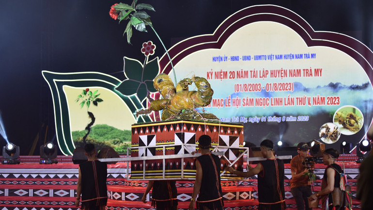 Lễ rước thần sâm Ngọc Linh.