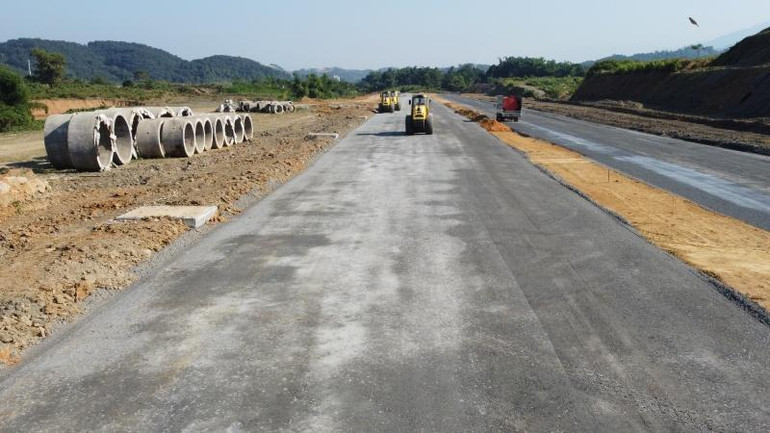 Tuyến đường BV 20 được đầu tư với tổng kinh phí xây lắp trên 100 tỷ đồng đang được thi công. Tuyến đường BV 20 được đầu tư với tổng kinh phí xây lắp trên 100 tỷ đồng đang được thi công.
