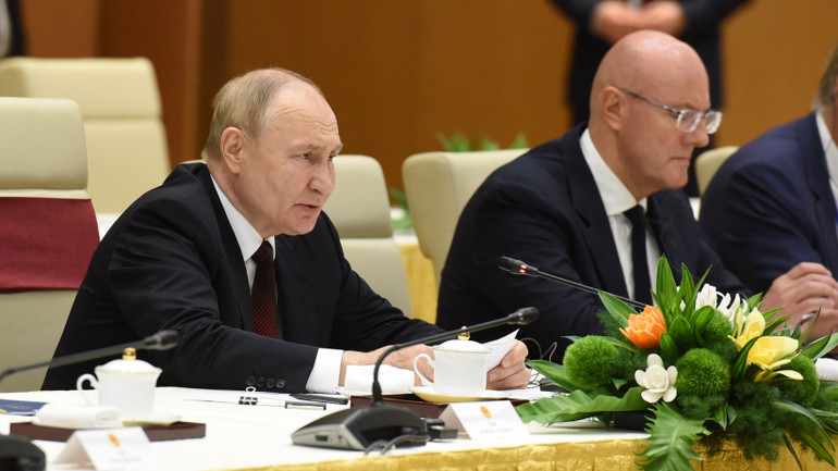 Tổng thống Vladimir Putin phát biểu tại buổi hội kiến. (Ảnh: Trần Hải) Tổng thống Vladimir Putin phát biểu tại buổi hội kiến. (Ảnh: Trần Hải)