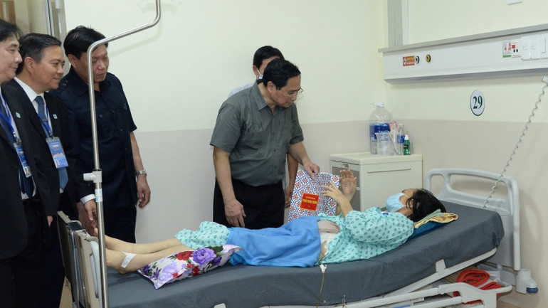 Thủ tướng Phạm Minh Chính thăm hỏi, tặng quà động viên các bệnh nhân đang điều trị tại Bệnh viện Ung bướu Thành phố Hồ Chí Minh (cơ sở 2).