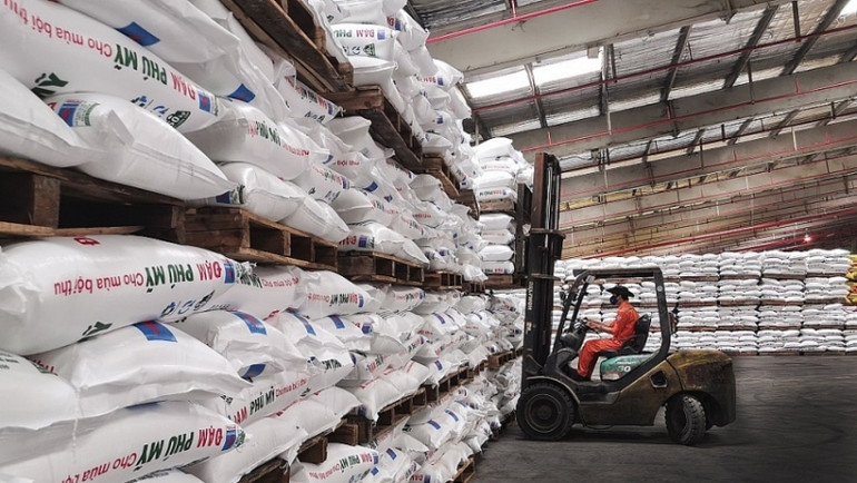 Kho sản phẩm Đạm Phú Mỹ. Kho sản phẩm Đạm Phú Mỹ.