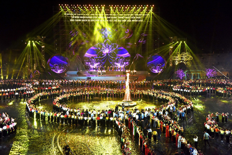 Xòe được thực hành tại các bản của người Thái chủ yếu ở 4 tỉnh Yên Bái, Sơn La, Lai Châu và Điện Biên. (Ảnh: Trần Hải)