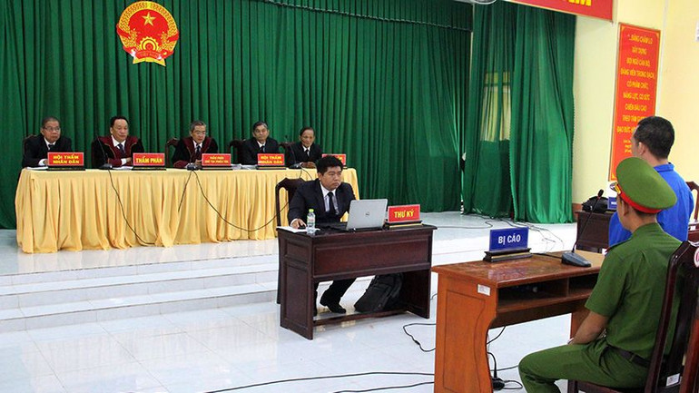 Hội đồng xét xử vụ án Huỳnh Văn Chơn can tội giết người.