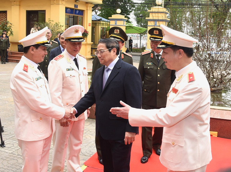 Thủ tướng Phạm Minh Chính đến thăm, chúc Tết cán bộ, chiến sĩ Bộ Tư lệnh Cảnh vệ. (Ảnh: Trần Hải)