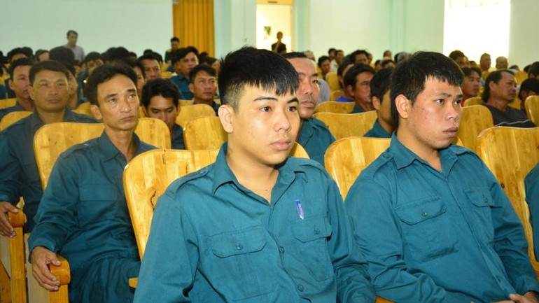 Lực lượng dân quân huyện Cần Giờ, Thành phố Hồ Chí Minh tham gia lớp tập huấn.