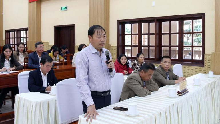 Đại diện doanh nghiệp lĩnh vực nông nghiệp phát biểu ý kiến. Đại diện doanh nghiệp lĩnh vực nông nghiệp phát biểu ý kiến.