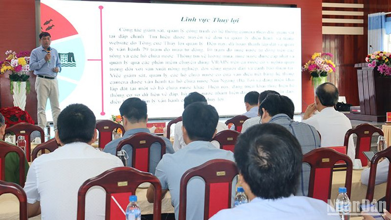 Phó Giám đốc Sở Nông nghiệp và Phát triển nông thôn tỉnh Quảng Ngãi Nguyễn Quang Trung trình bày tham luận tại Hội thảo. Phó Giám đốc Sở Nông nghiệp và Phát triển nông thôn tỉnh Quảng Ngãi Nguyễn Quang Trung trình bày tham luận tại Hội thảo.