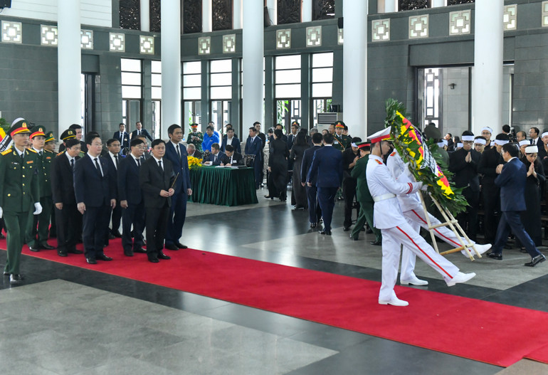 Đoàn Nghệ An viếng Tổng Bí thư Nguyễn Phú Trọng.