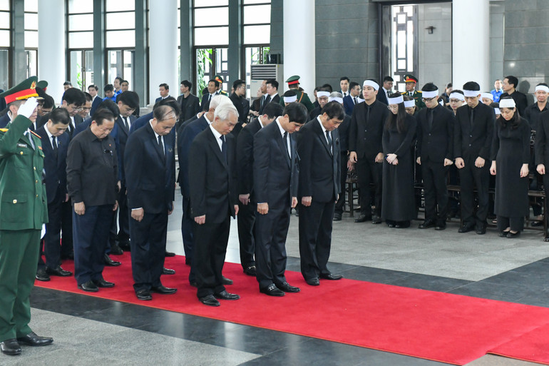 Đoàn Vĩnh Phúc viếng Tổng Bí thư Nguyễn Phú Trọng.