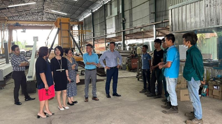 Đoàn làm việc với Hội người Chăm gốc Việt tại Malaysia. (Ảnh: Ủy ban Nhà nước về người Việt Nam ở nước ngoài)