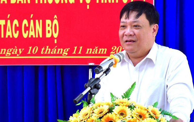 Đồng chí Phạm Thành Ngại, Phó Bí thư Thường trực Tỉnh ủy Cà Mau phát biểu nhấn mạnh tầm quan trọng của việc điều động cán bộ.
