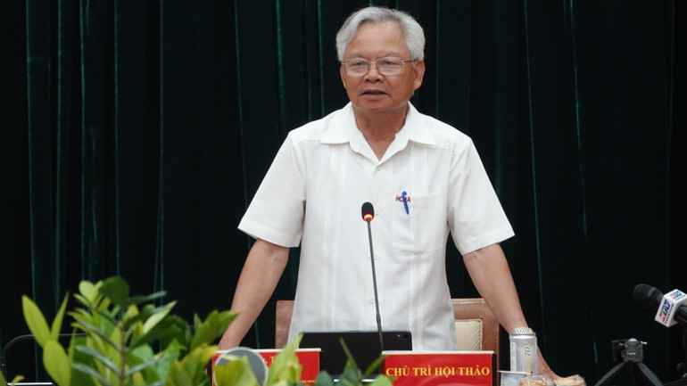 Giáo sư, Tiến sĩ Tạ Ngọc Tấn, Phó Chủ tịch Thường trực Hội đồng Lý luận Trung ương phát biểu kết luận hội thảo.