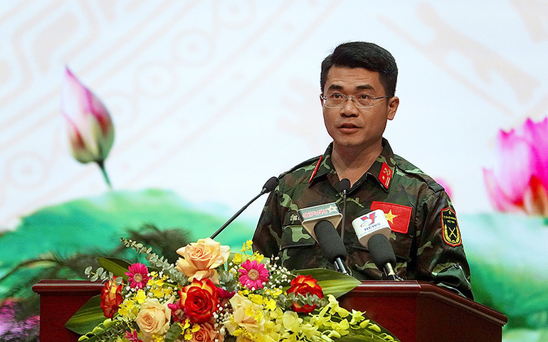 Thiếu tá Lê Đức Tài, Đội trưởng Đội Cứu sập (Binh chủng Công binh) chia sẻ tại buổi lễ về những ngày thực hiện nhiệm vụ tại Thổ Nhĩ Kỳ.