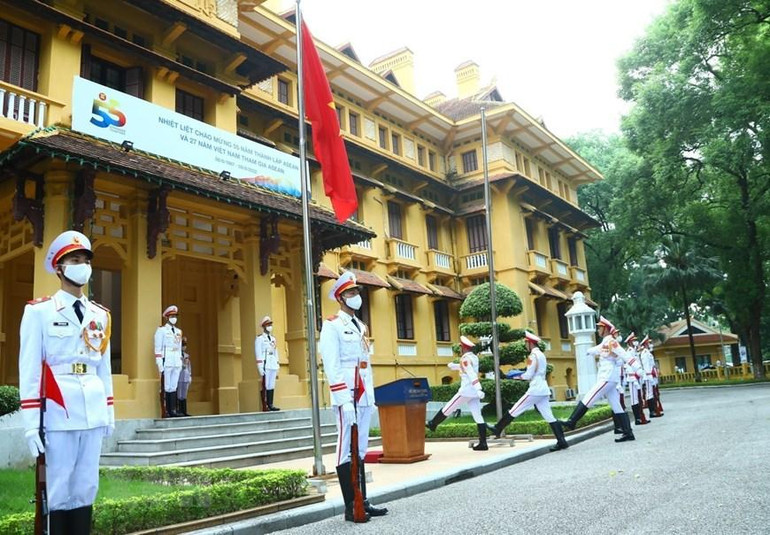 Quang cảnh Lễ Thượng cờ. (Ảnh: Văn Điệp/TTXVN)