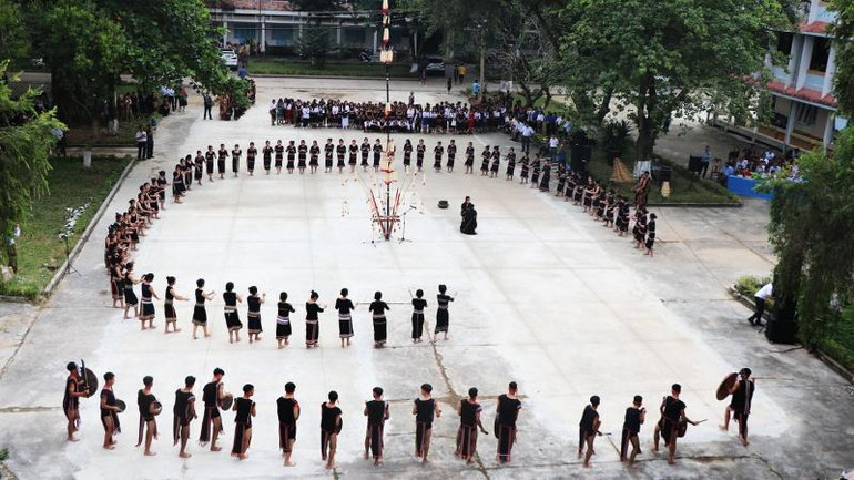 Quang cảnh Hội diễn nhìn từ trên cao. Quang cảnh Hội diễn nhìn từ trên cao.